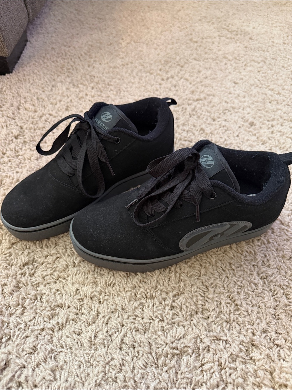 Heelys Men's Black and Gray Low-Top Skate Sneakers